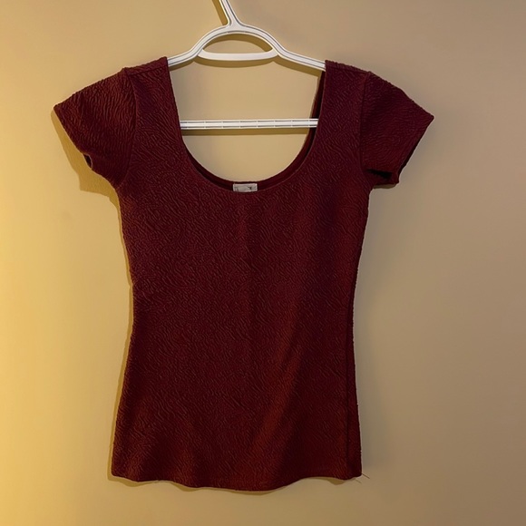 Dark red tee short sleeves